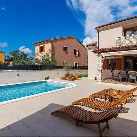 Stunning In Segotici