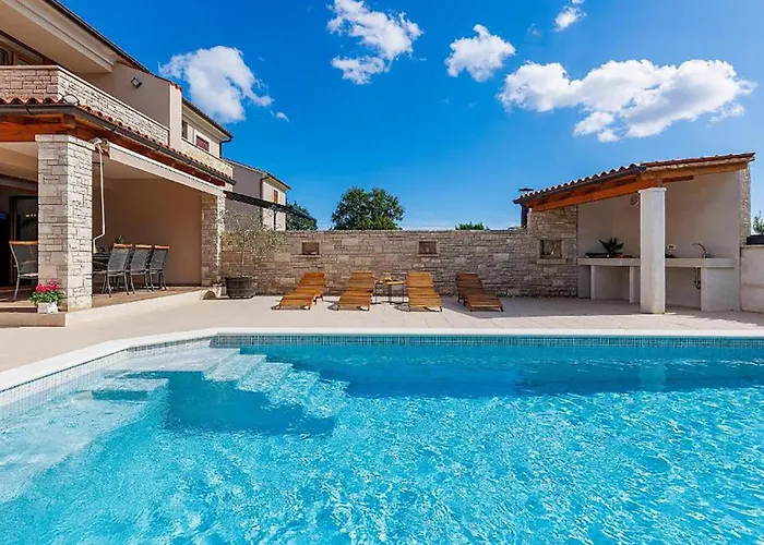 Stunning In Segotici